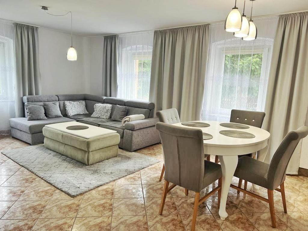 Golebi Puch - Przytulny Apartament Na Wylacznosc Bad Kudowa Exterior foto